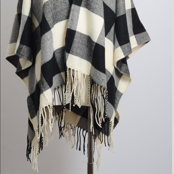 Buffalo tassel poncho - Picture 3 of 4